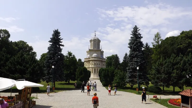 The alley to Curtea de Argeș Monastery in summer